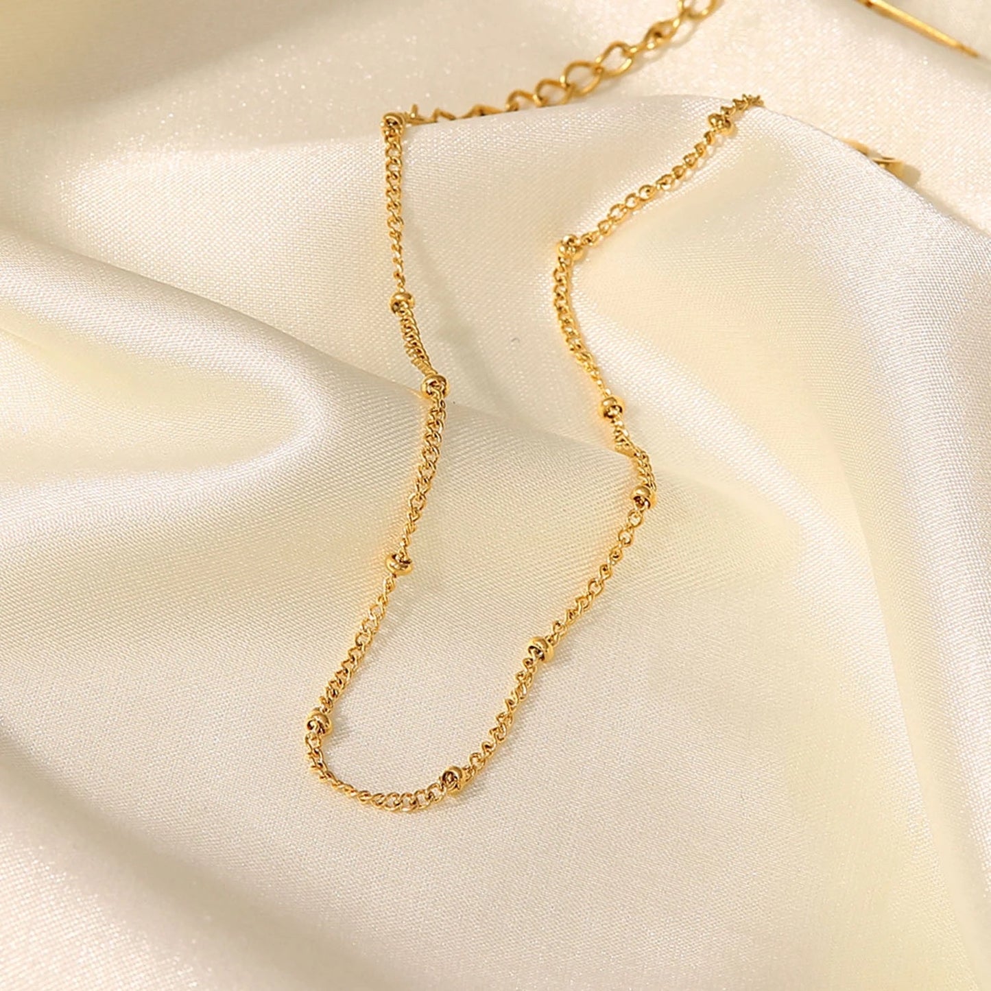 Thin anklet