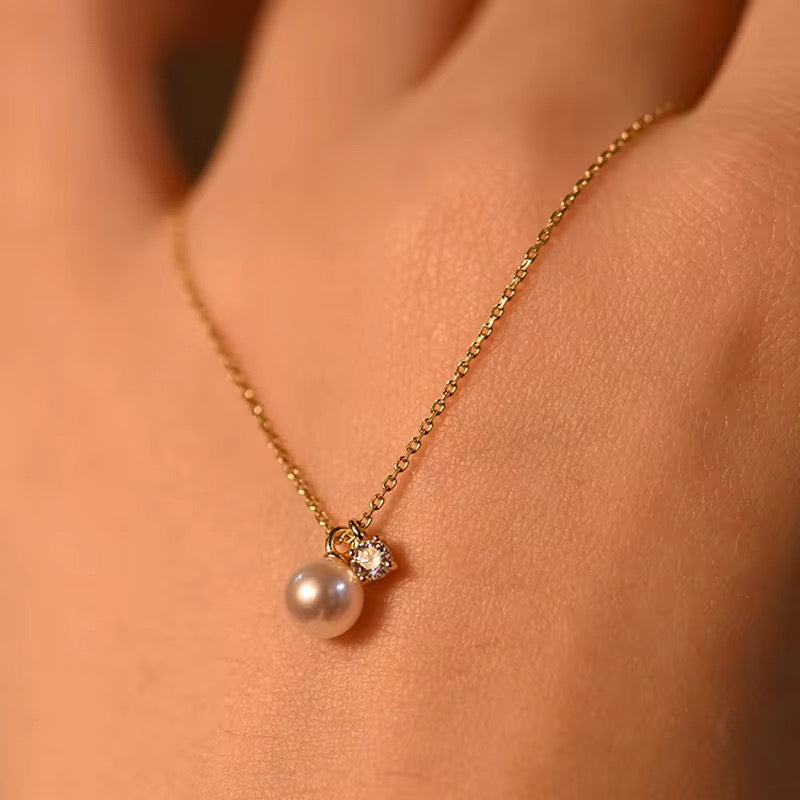 La perla necklace