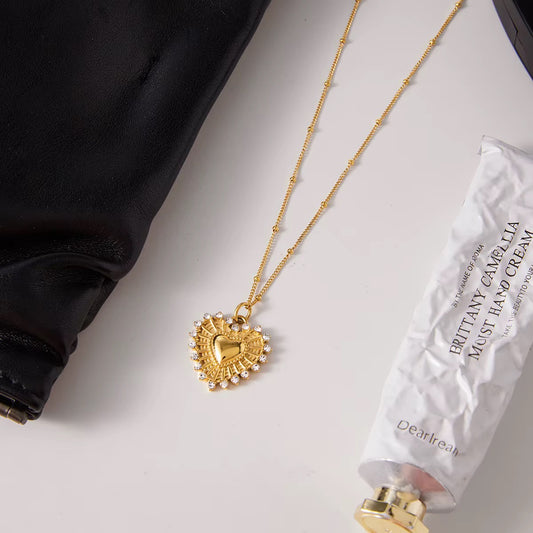 Ribbed heart necklace