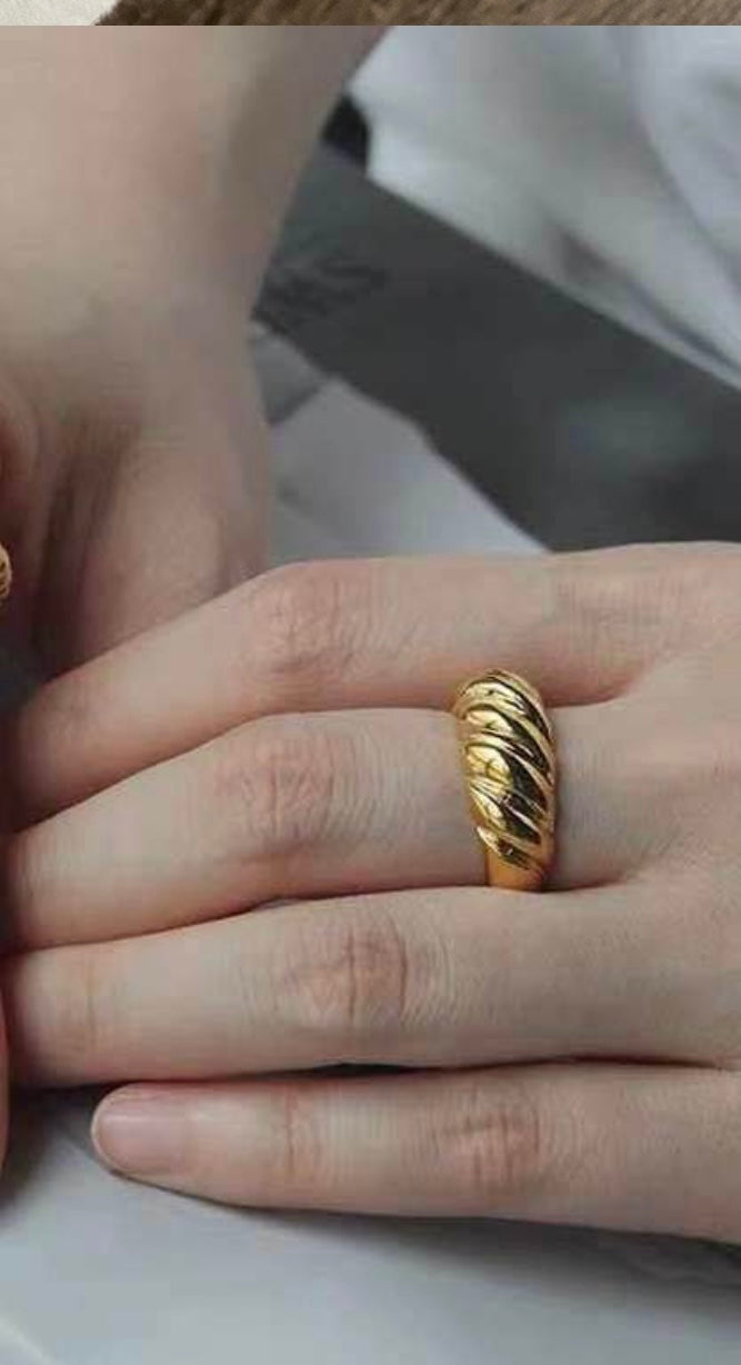 Conchita ring