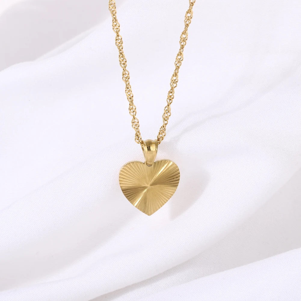 Corazón ray necklace