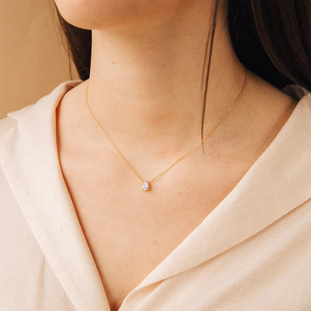 Classy teardrop necklace